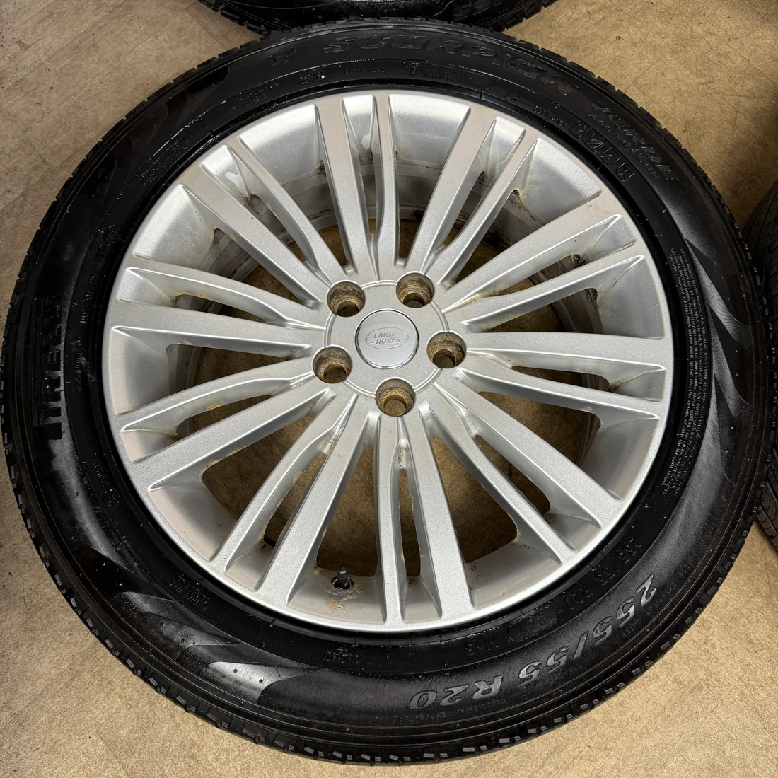 20'' GENUINE LAND ROVER DISCOVERY 5 SILVER 1011 RANGE ROVER SPORT ALLOY WHEELS TYRES ALLOYS 5X120 HY321007RA 7 E110A7C0 3831 43D3 8F93 A84166EAA758 1 201 a d3e7feb3 2717 48fe 8720 1e112233ac65