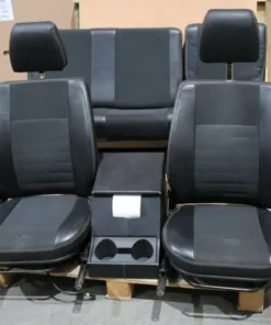Land Rover Defender TD5 110 XS black front + 2nd row seats + cubby box